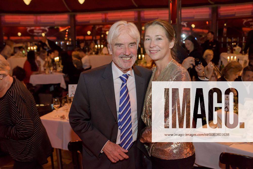 Palazzo Premiere in Stuttgart the Dinner Show Palazzo is with the New Program Curiosities in the 14 Season FDP Politicians Ulrich Goll with Woman