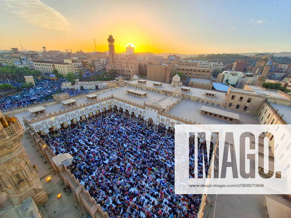 Bilder des Jahres 2025, News 03 März Eid Al-Fitr Prayer In Egypt Muslims gather to perform Eid al-Fitr prayers at Al-Azhar Mosque in Cairo, Egypt, on March 31, 2025. Cairo Egypt