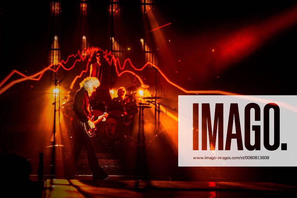 Bologna, Italy - The english rock band Queen and Adam Lambert performing live at Unipol Arena Bologna, Italy, on 10 November 2017. Bologna Italy - ZUMAn230 20171110_zaa_n230_810