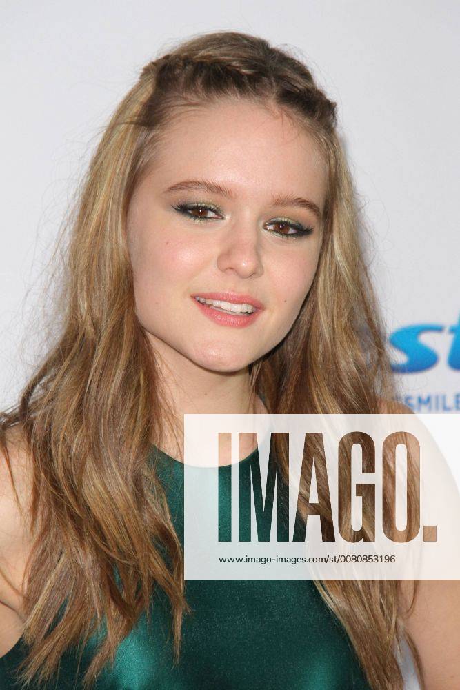 Izabela Vidovic at the Premiere of Lionsgate s Wonder held at the Regency Village Theatre in Westwood, CA