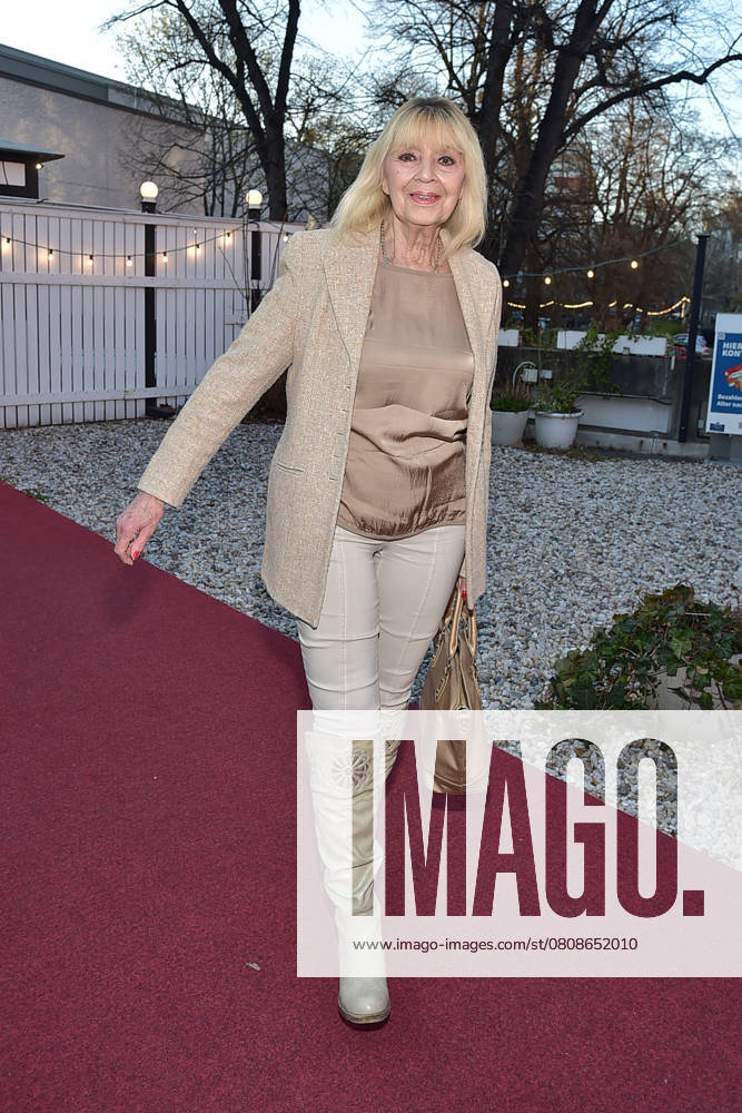 Remiere of Ursli Pfister Peggy March, Mrs. Huggenberger and me Premiere Ursli Pfister, Peggy March, Mrs. Huggenberger and me Cindy Berger Arrival at the premiere of Ursli Pfister Peggy March, Mrs. Huggenberger and me Arrival at the Bar jeder Vernunft in Berlin, on 02 04 2025 Photopress Mueller