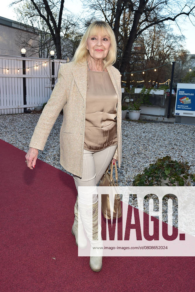 Remiere of Ursli Pfister Peggy March, Mrs. Huggenberger and me Premiere Ursli Pfister, Peggy March, Mrs. Huggenberger and me Cindy Berger Arrival at the premiere of Ursli Pfister Peggy March, Mrs. Huggenberger and me Arrival at the Bar jeder Vernunft in Berlin, on 02 04 2025 Photopress Mueller