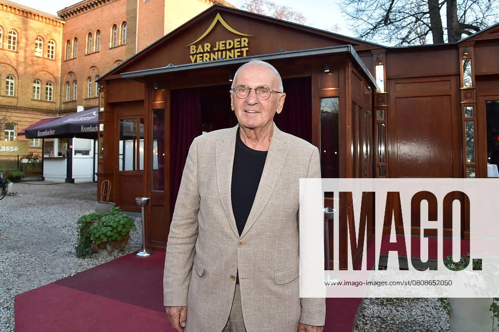 Remiere of Ursli Pfister Peggy March, Mrs. Huggenberger and me Premiere Ursli Pfister, Peggy March, Mrs. Huggenberger and me Holger Klotzbach, Owner, TIPI, Bar jeder Vernunft Arrival at the premiere of Ursli Pfister Peggy March, Mrs. Huggenberger and me Arrival at the Bar jeder Vernunft in Berlin, on 02 04 2025 Photopress Mueller