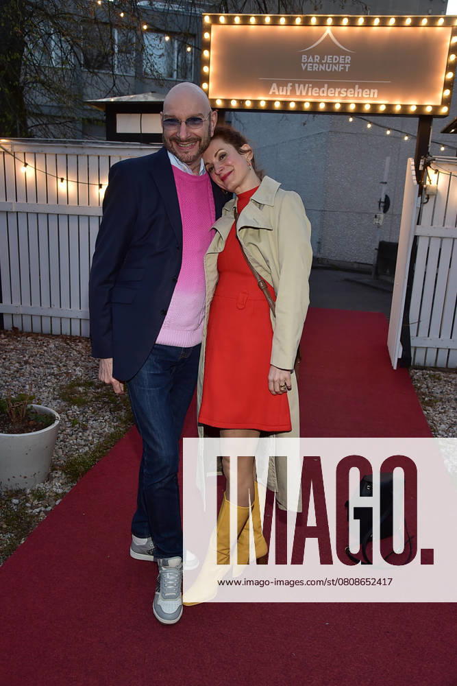 Ursli Pfister Peggy March, Mrs. Huggenberger and I Premiere Ursli Pfister Peggy March, Mrs. Huggenberger and I Premiere Ursli Pfister Peggy March, Mrs. Huggenberger and I Premiere Ursli Pfister, Peggy March, Mrs. Huggenberger and I Ralph Sonnenschein, Nadfine Schorie Arrival at the premiere of Ursli Pfister Peggy March, Mrs. Huggen Photopress Mueller