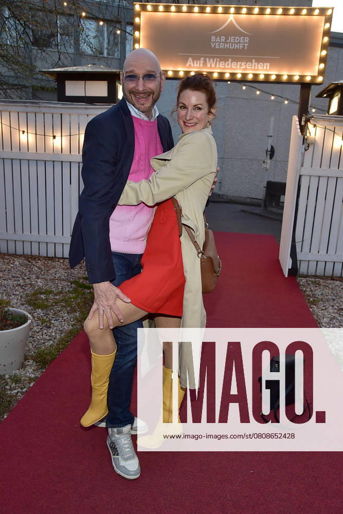 Ursli Pfister Peggy March, Mrs. Huggenberger and I Premiere Ursli Pfister Peggy March, Mrs. Huggenberger and I Premiere Ursli Pfister Peggy March, Mrs. Huggenberger and I Premiere Ursli Pfister, Peggy March, Mrs. Huggenberger and I Ralph Sonnenschein, Nadfine Schorie Arrival at the premiere of Ursli Pfister Peggy March, Mrs. Huggen Photopress Mueller