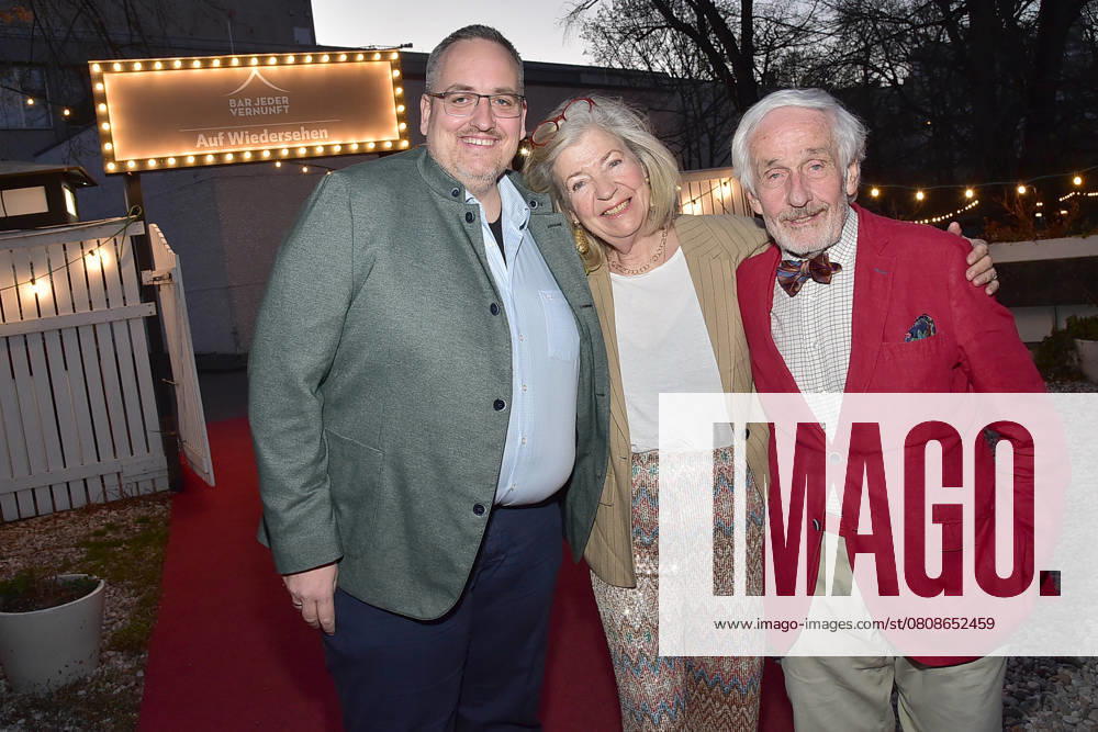 Ursli Pfister Peggy March, Mrs. Huggenberger and I Premiere Ursli Pfister Peggy March, Mrs. Huggenberger and I Premiere Ursli Pfister Peggy March, Mrs. Huggenberger and I Premiere Ursli Pfister, Peggy March, Mrs. Huggenberger and I Peter Raue With wife Andrea Gräfin Bernstorff and son Adrian Raue Photopress Mueller