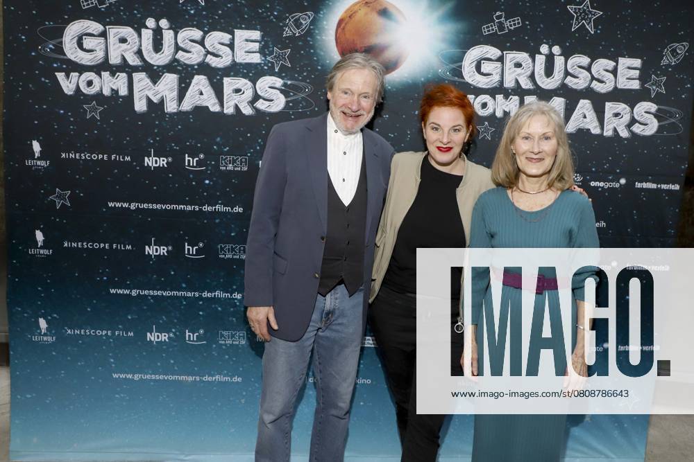 Michael Wittenborn, Sarah Winkenstette, Heidi Kriegeskotte actor director guest on the red carpet at the movie premiere Gruesse vom Mars at Zeise Kinos on April 02, 2025 in Hamburg Hamburg Germany