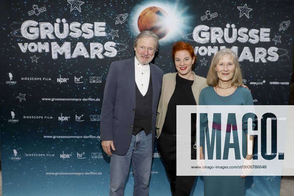 Michael Wittenborn, Sarah Winkenstette, Heidi Kriegeskotte actor director guest on the red carpet at the movie premiere Gruesse vom Mars at Zeise Kinos on April 02, 2025 in Hamburg Hamburg Germany