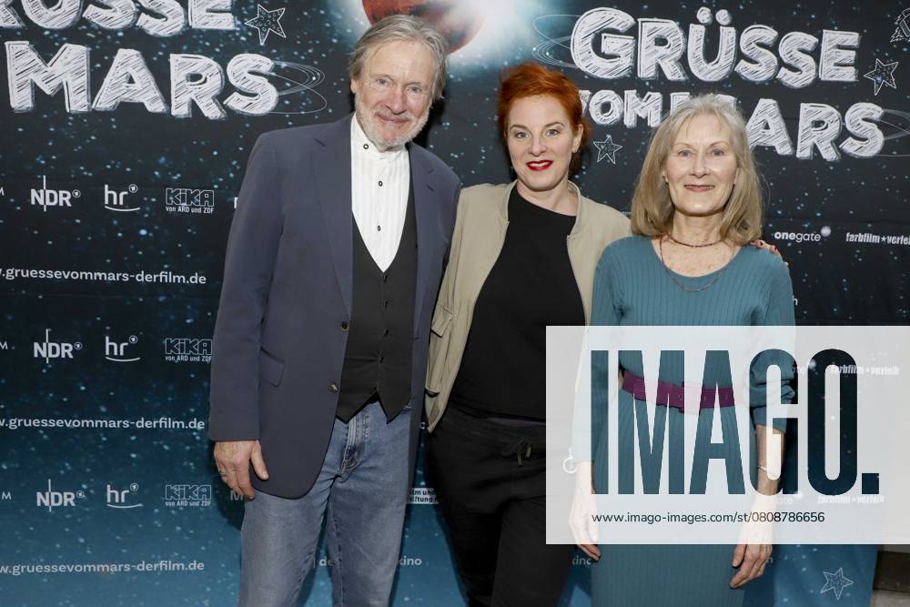 Michael Wittenborn, Sarah Winkenstette, Heidi Kriegeskotte actor director guest on the red carpet at the movie premiere Gruesse vom Mars at Zeise Kinos on April 02, 2025 in Hamburg Hamburg Germany