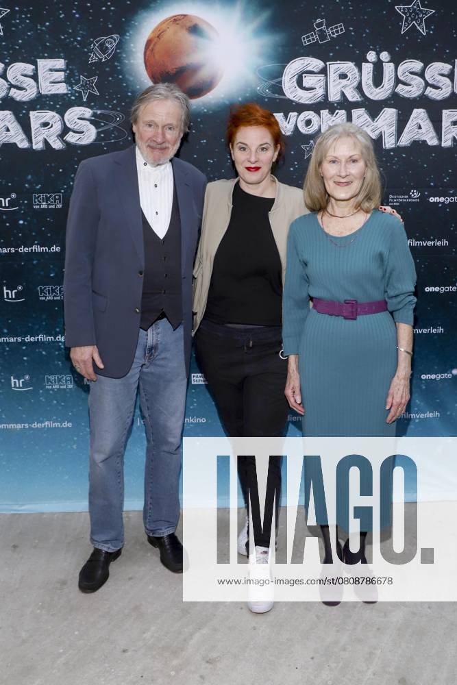 Michael Wittenborn, Sarah Winkenstette, Heidi Kriegeskotte actor director guest on the red carpet at the movie premiere Gruesse vom Mars at Zeise Kinos on April 02, 2025 in Hamburg Hamburg Germany