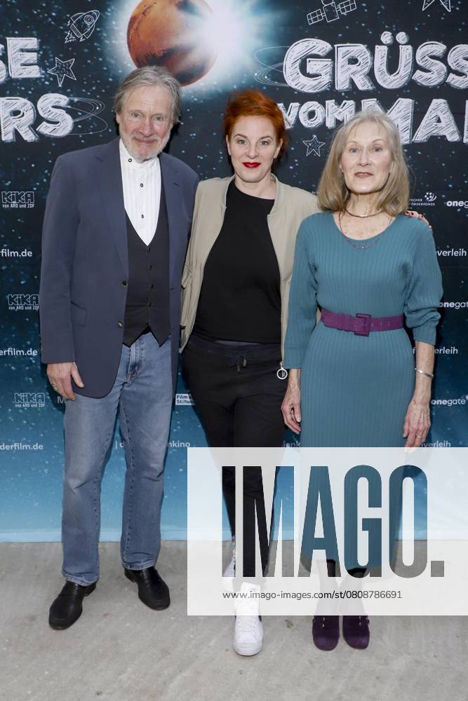 Michael Wittenborn, Sarah Winkenstette, Heidi Kriegeskotte actor director guest on the red carpet at the movie premiere Gruesse vom Mars at Zeise Kinos on April 02, 2025 in Hamburg Hamburg Germany