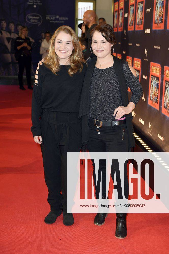 Fritzi and Floriane Eichhorn at the Premiere the Children show Game with the Time in Frederick city Palace Berlin 19 11 2017 Foto:xF.xFuturexImage