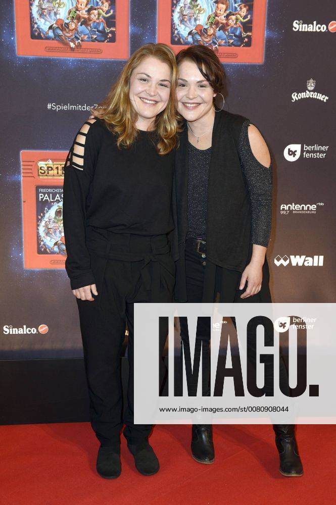 Fritzi and Floriane Eichhorn at the Premiere the Children show Game with the Time in Frederick city Palace Berlin 19 11 2017 Foto:xF.xFuturexImage