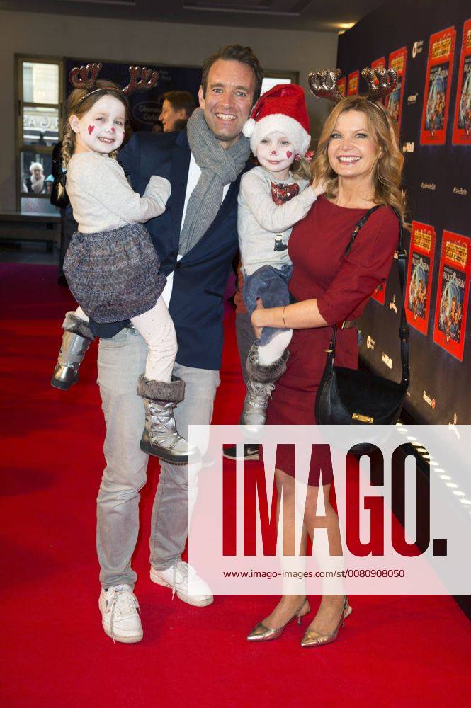 Peter Imhof with Wife Eva Imhof and the Children Lilly and Luisa at the Premiere the Children show Game with the Time in Frederick city Palace Berlin 19 11 2017 Foto:xF.xFuturexImage