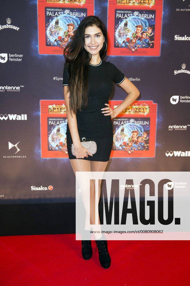Ana Lisa Kohler at the Premiere the Children show Game with the Time in Frederick city Palace Berlin 19 11 2017 Foto:xF.xFuturexImage