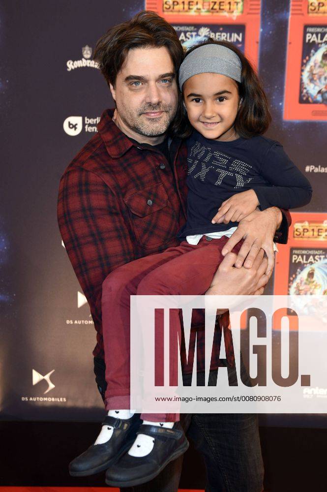 Raphael Vogt with Godchild Kaya at the Premiere the Children show Game with the Time in Frederick city Palace Berlin 19 11 2017 Foto:xF.xFuturexImage