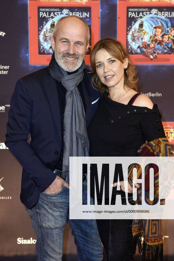 Tina Ruland and Life partner Claus G at the Premiere the Children show Game with the Time in Frederick city Palace Berlin 19 11 2017 Foto:xF.xFuturexImage