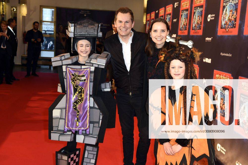 Malte Arkona with Wife Anna Mary at the Premiere the Children show Game with the Time in Frederick city Palace Berlin 19 11 2017 Foto:xF.xFuturexImage