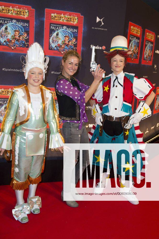 Rhea Harder Vennewald at the Premiere the Children show Game with the Time in Frederick city Palace Berlin 19 11 2017 Foto:xF.xFuturexImage
