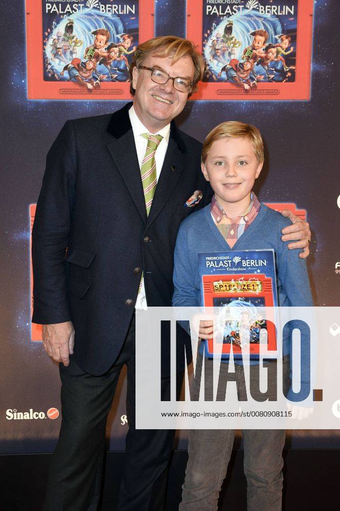André Schmitz with Belgleitung at the Premiere the Children show Game with the Time in Frederick city Palace Berlin 19 11 2017 Foto:xF.xFuturexImage