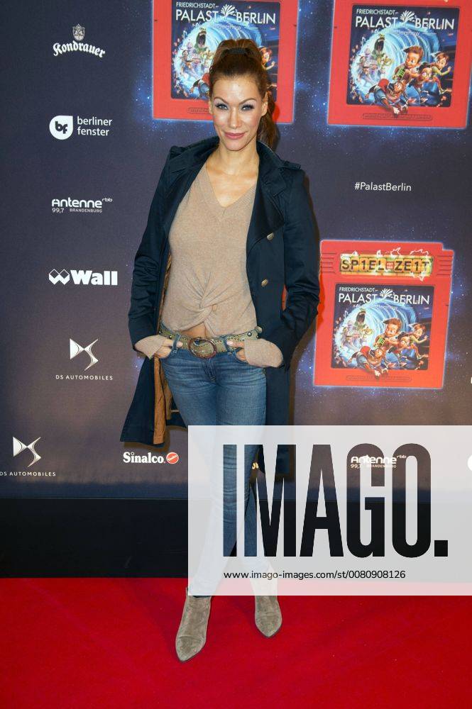 Yasmina Filali at the Premiere the Children show Game with the Time in Frederick city Palace Berlin 19 11 2017 Foto:xF.xFuturexImage