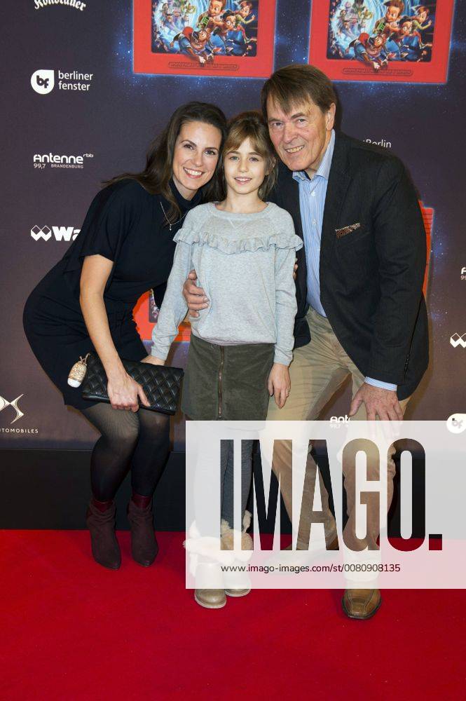 Katrin Wrobel with Husband Klaus Fricke and Daughter Louisa at the Premiere the Children show Game with the Time in Frederick city Palace Berlin 19 11 2017 Foto:xF.xFuturexImage