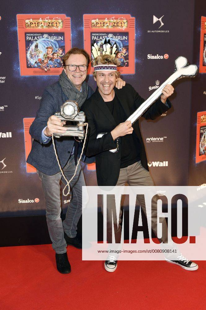 Wolfgang Lippert and Sascha Grammel at the Premiere the Children show Game with the Time in Frederick city Palace Berlin 19 11 2017 Foto:xF.xFuturexImage