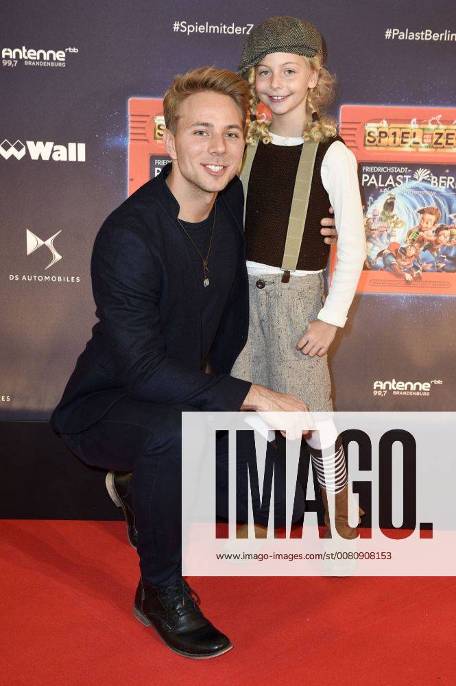 Benjamin Trinks with Sister Amelie at the Premiere the Children show Game with the Time in Frederick city Palace Berlin 19 11 2017 Foto:xF.xFuturexImage