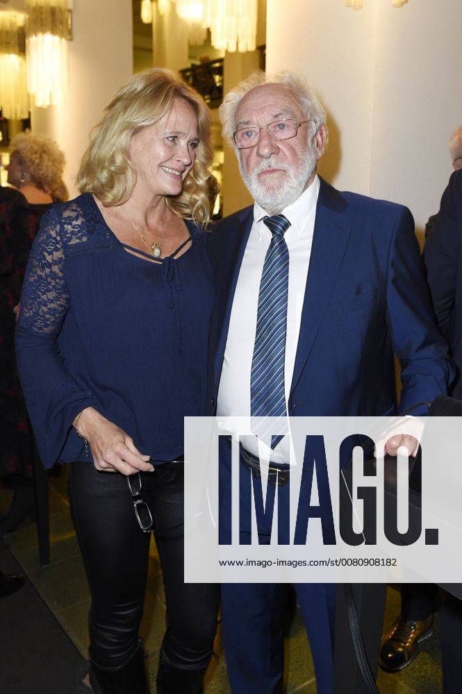Dieter Hallervorden with Girlfriend Christiane Zander at the Premiere the Children show Game with the Time in Frederick city Palace Berlin 19 11 2017 Foto:xF.xFuturexImage