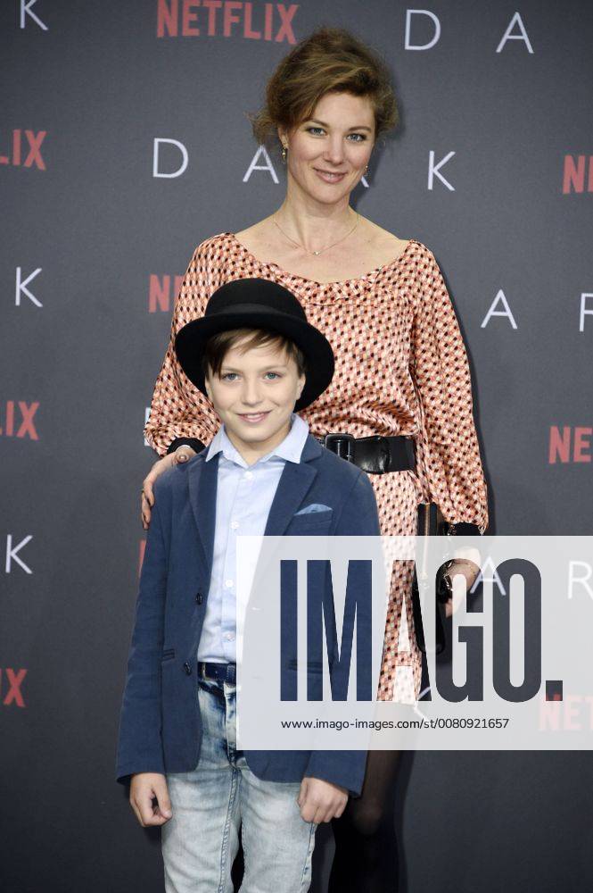 Tom Philipp Kloth and Cordelia Routes at the Premiere the NETFLIX Series Dark in Cinema in Zoo Palace Berlin 20 11 2017 Foto:xF.xFuturexImage