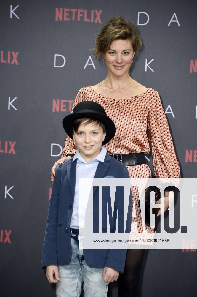 Tom Philipp Kloth and Cordelia Routes at the Premiere the NETFLIX Series Dark in Cinema in Zoo Palace Berlin 20 11 2017 Foto:xF.xFuturexImage