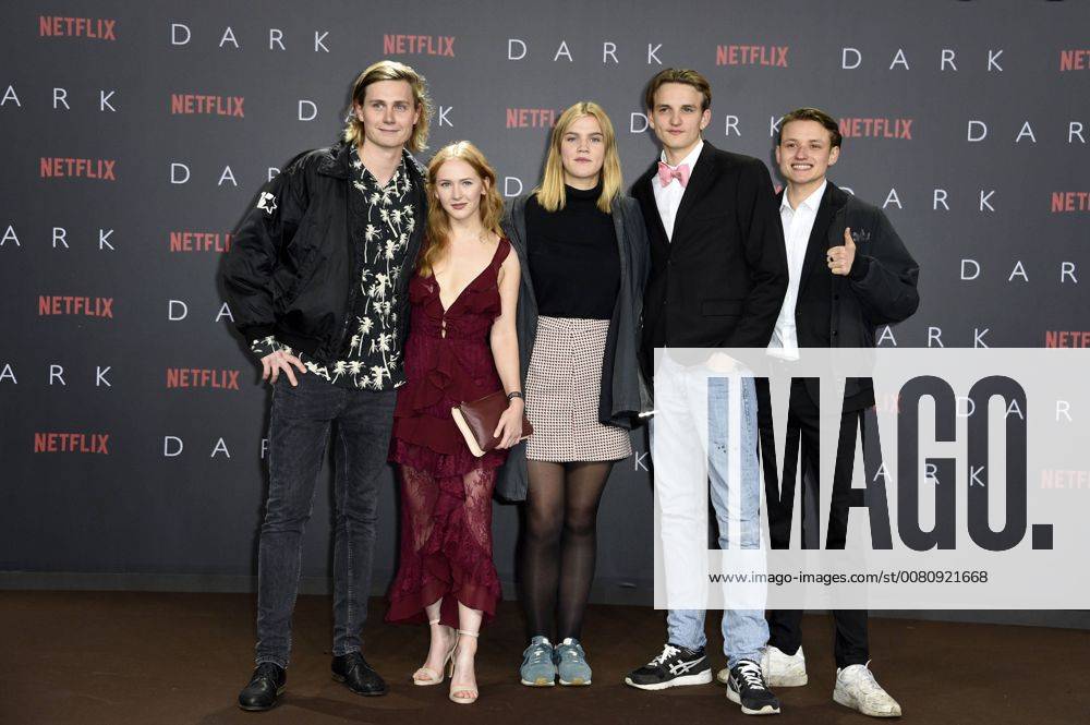 Moritz Jahn Gina Alice Stiebitz Nele Trebs Ludger Boekelmann and Paul LUX at the Premiere the NETFLIX Series Dark in Cinema in Zoo Palace Berlin 20 11 2017 Foto:xF.xFuturexImage