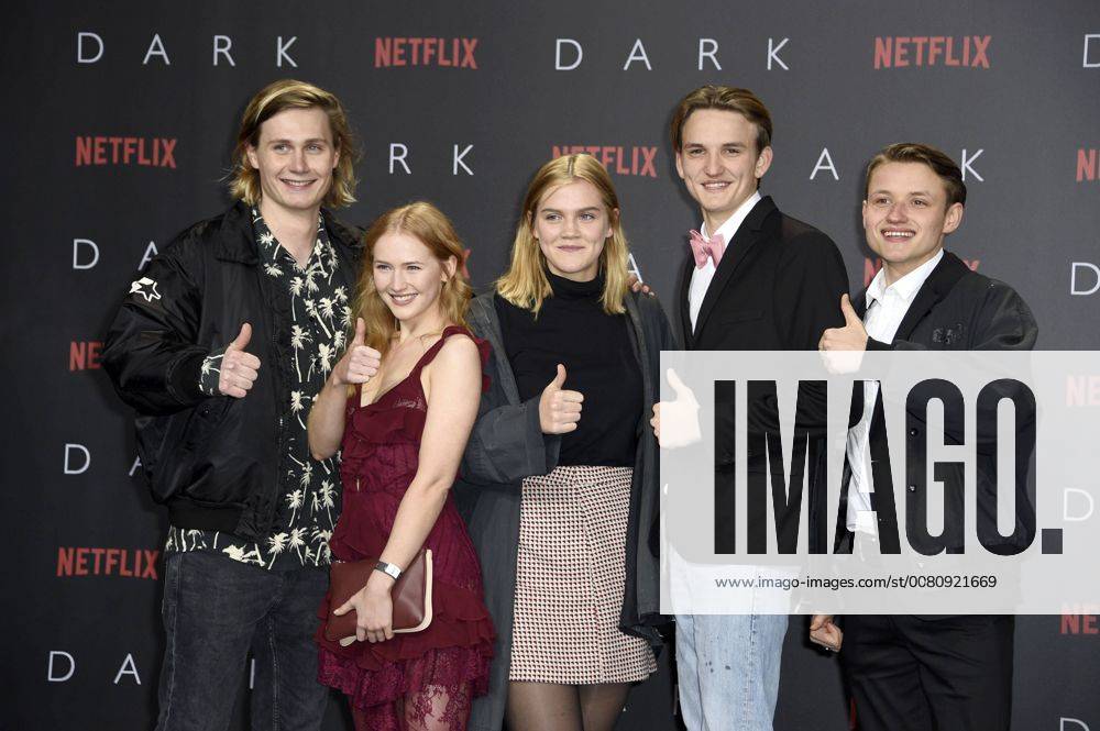 Moritz Jahn Gina Alice Stiebitz Nele Trebs Ludger Boekelmann and Paul LUX at the Premiere the NETFLIX Series Dark in Cinema in Zoo Palace Berlin 20 11 2017 Foto:xF.xFuturexImage