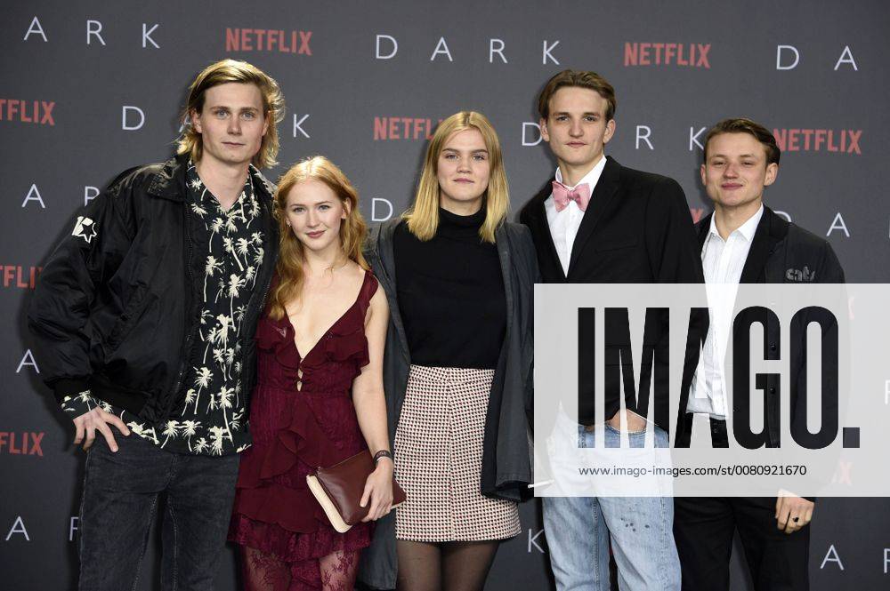Moritz Jahn Gina Alice Stiebitz Nele Trebs Ludger Boekelmann and Paul LUX at the Premiere the NETFLIX Series Dark in Cinema in Zoo Palace Berlin 20 11 2017 Foto:xF.xFuturexImage