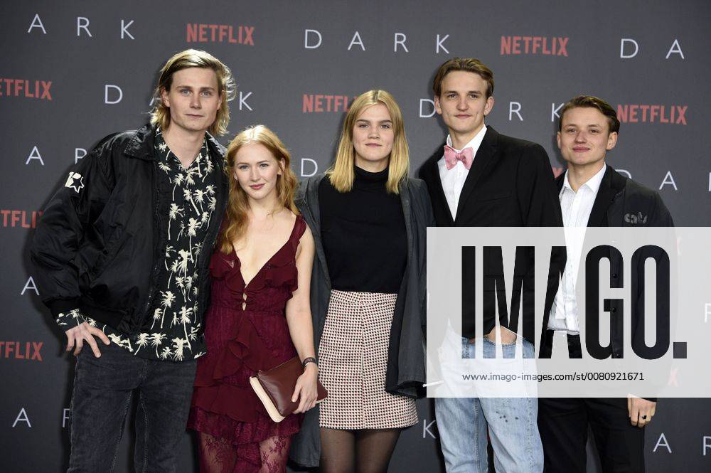 Moritz Jahn Gina Alice Stiebitz Nele Trebs Ludger Boekelmann and Paul LUX at the Premiere the NETFLIX Series Dark in Cinema in Zoo Palace Berlin 20 11 2017 Foto:xF.xFuturexImage