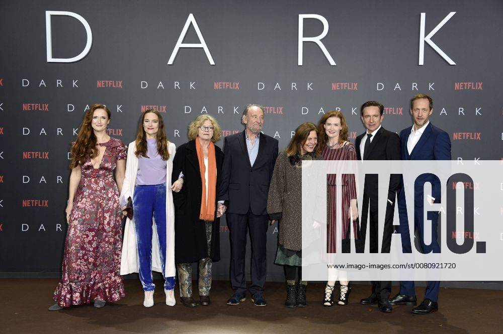 Deborah Kaufmann Anne Rat Polle Lisa Cruiser Michael Mendl Angela Winkler Julika Jenkins Arnd Klawitter and Stephan Kampwirth at the Premiere the NETFLIX Series Dark in Cinema in Zoo Palace Berlin 20 11 2017 Foto:xF.xFuturexImage