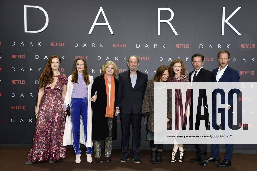 Deborah Kaufmann Anne Rat Polle Lisa Cruiser Michael Mendl Angela Winkler Julika Jenkins Arnd Klawitter and Stephan Kampwirth at the Premiere the NETFLIX Series Dark in Cinema in Zoo Palace Berlin 20 11 2017 Foto:xF.xFuturexImage