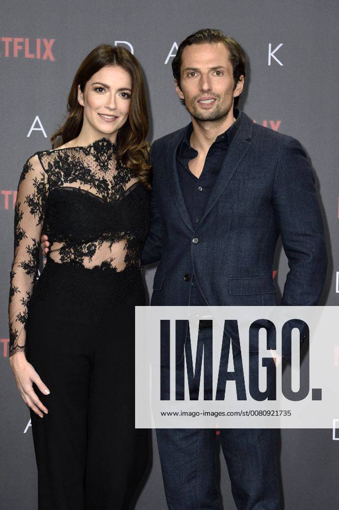 Quirin mountain with Girlfriend Karabakh Hecker at the Premiere the NETFLIX Series Dark in Cinema in Zoo Palace Berlin 20 11 2017 Foto:xF.xFuturexImage