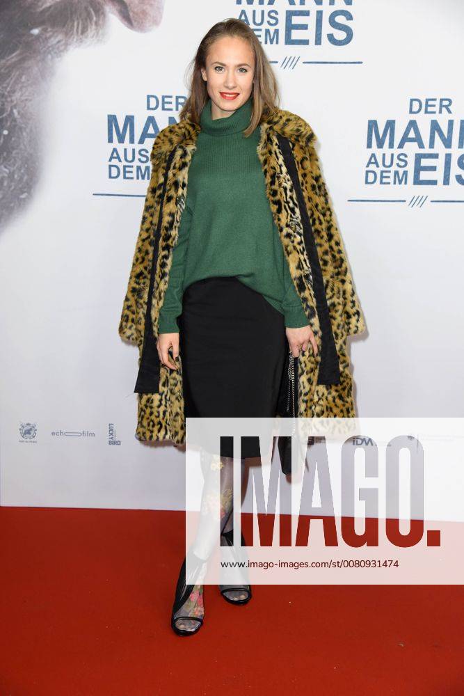 Alina Levshin at the public premiere from the Man out the Ice in Zoo Palace in Berlin at 21 11 2017