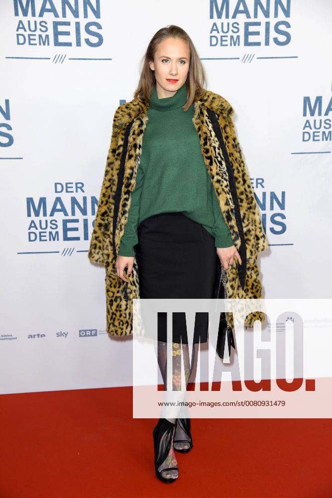 Alina Levshin at the public premiere from the Man out the Ice in Zoo Palace in Berlin at 21 11 2017