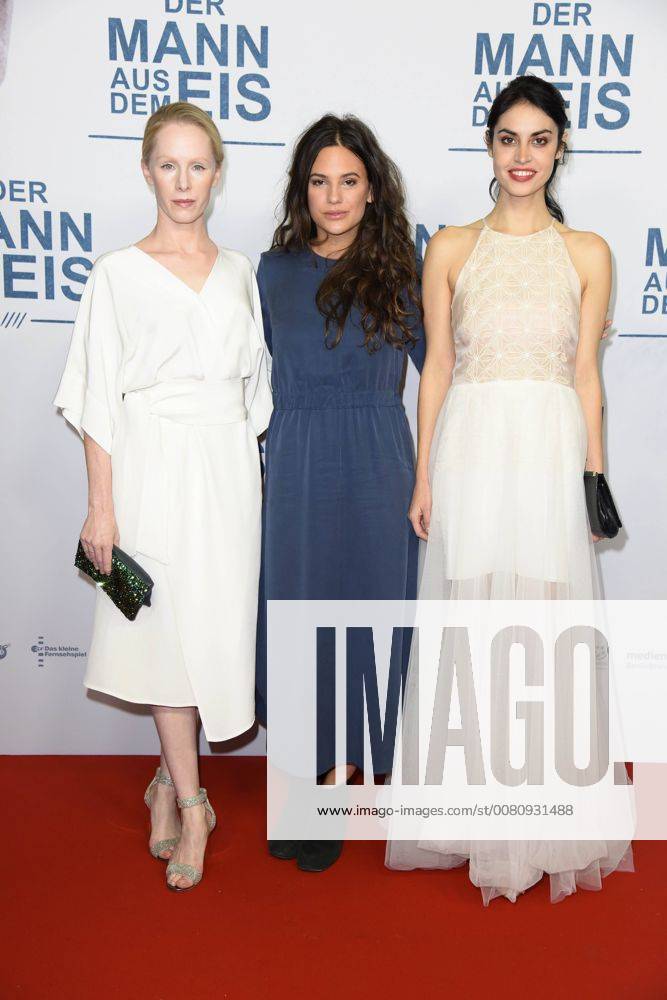 Susanne WUEST Violetta Schurawlow Anna F at the public premiere from the Man out the Ice in Zoo Palace in Berlin at 21 11 2017