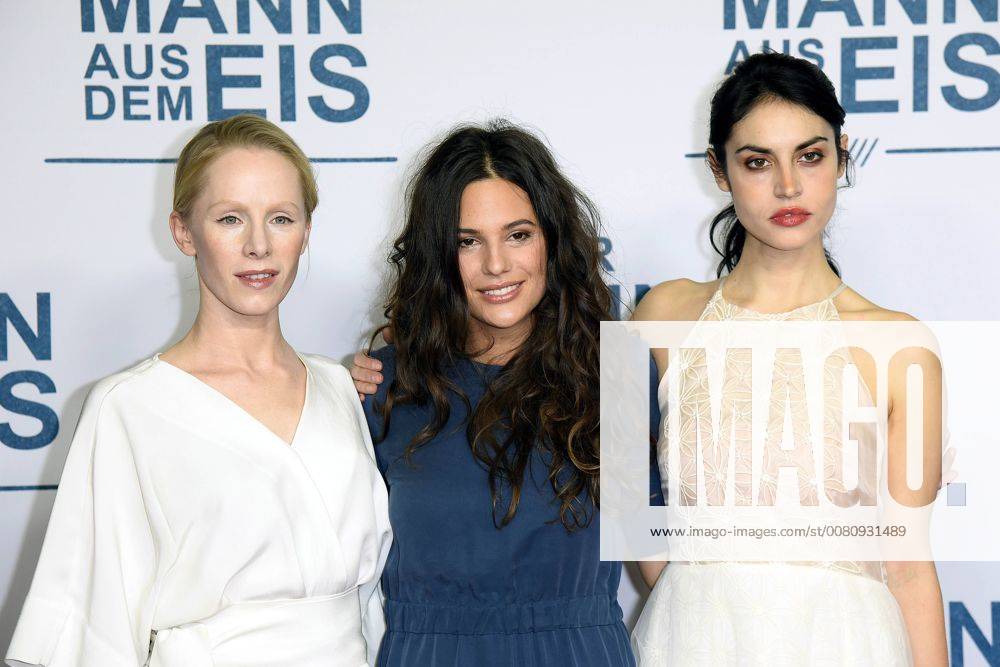 Susanne WUEST Violetta Schurawlow Anna F at the public premiere from the Man out the Ice in Zoo Palace in Berlin at 21 11 2017