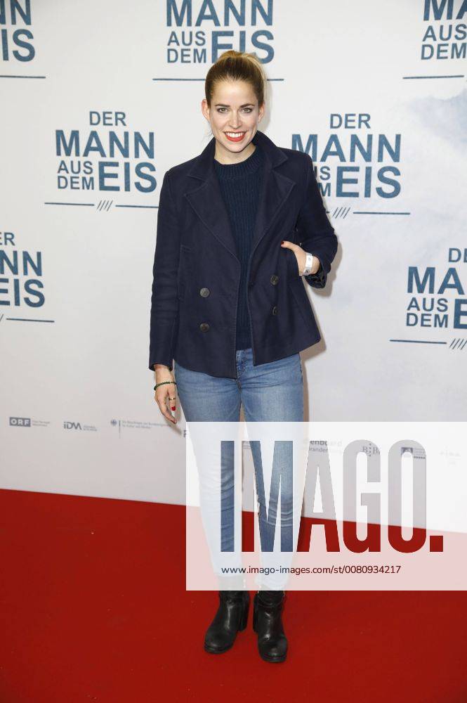 Merle Collet at the Premiere the Movie the Man out the Ice in Zoo Palace Berlin 21 11 2017 Foto:xS.xGabschx xFuturexImage