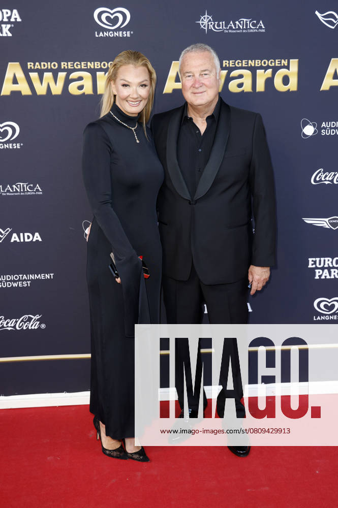 Franziska van Almsick with partner Jürgen B Harder at the presentation of the 25 Radio Regenbogen Award 2025 in the Europa Park Arena Rust, 04 04 2025 Foto:xS.xGabschx xFuturexImagex regenbogen_5409