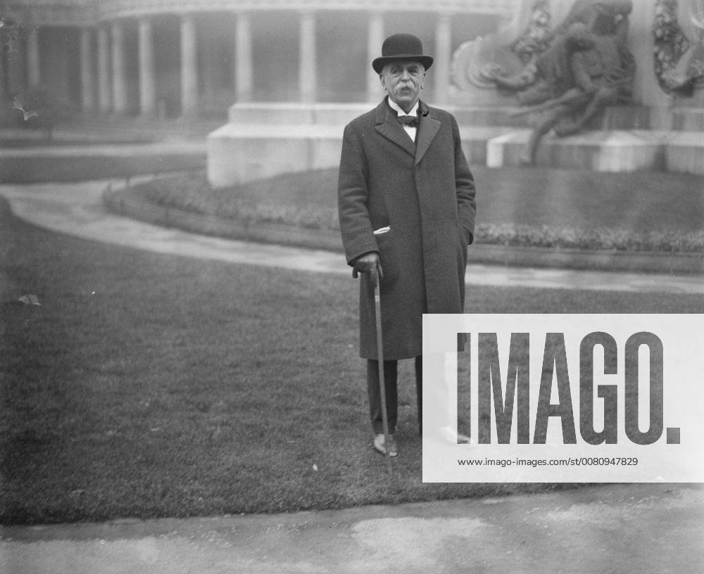 First meeting of Irish Free State Senate in Dublin . Mr Benjamin Haughton arriving . 12 December 1922, Dublin Leinster Ireland
