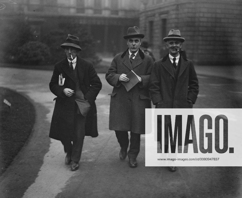 First meeting of Irish Free State Senate in Dublin . ( Left ) Cathal O Shannon and ( centre ) W Johnson arriving . 12 December 1922, Dublin Leinster Ireland