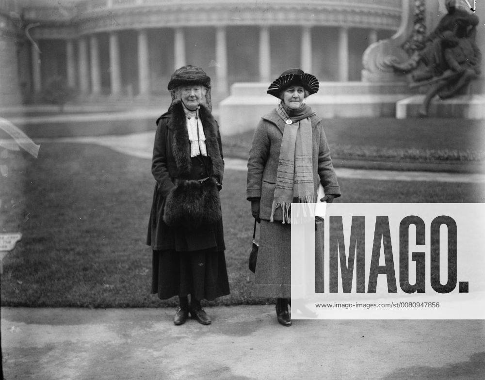 First meeting of Irish Free State Senate in Dublin . Mrs Stopford Green and Mrs Eileen Costello arriving . 12 December 1922, Dublin Leinster Ireland