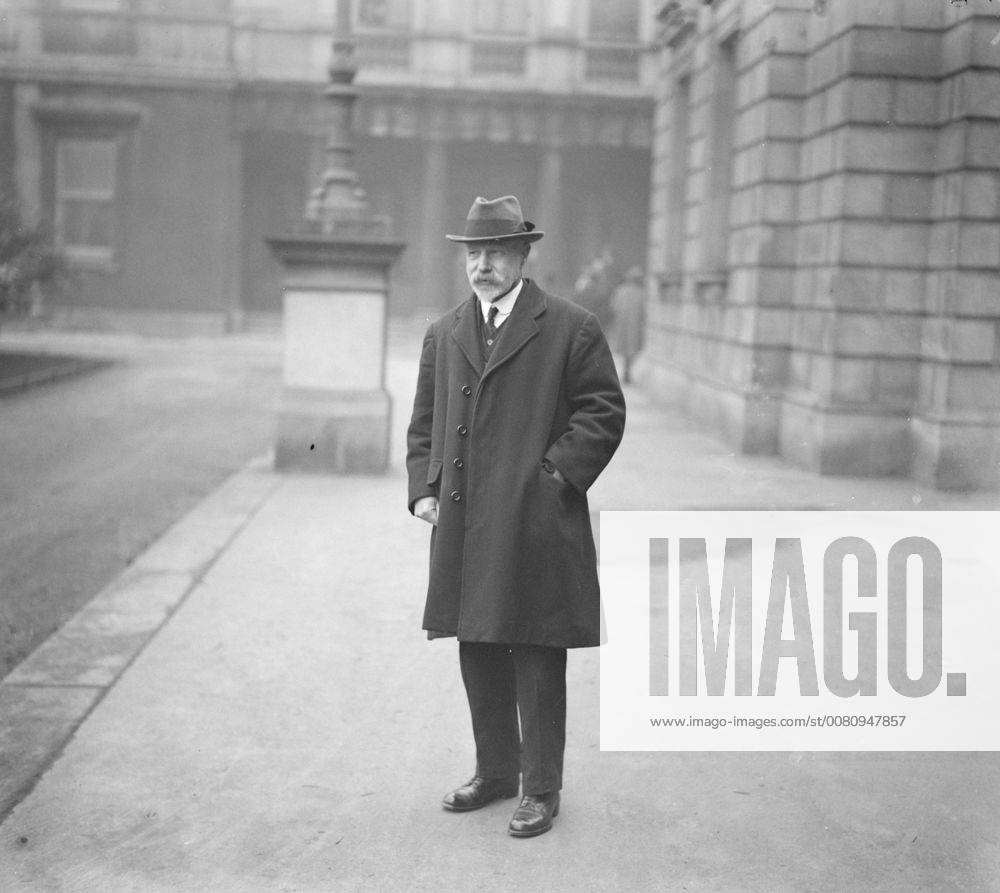First meeting of Irish Free State Senate in Dublin . Mr Thomas Linehan arriving . 12 December 1922, Dublin Leinster Ireland