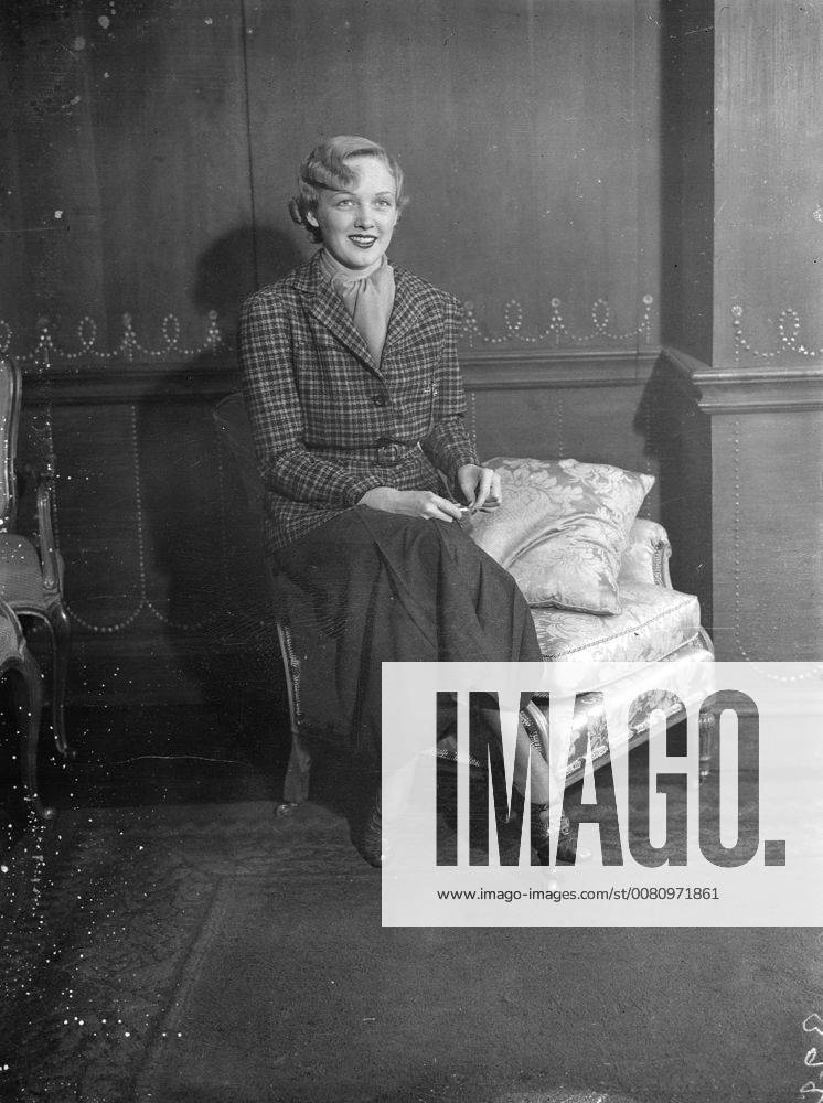 Charlie Chaplin s leading lady in London . Miss Virginia Cherrill , who played the part of the blind girl of City Lights opposite Charlie Chaplin , is in London . This is her first visit to England . 20 November 1933, London United Kingdom England