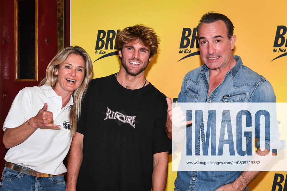 Preview of the film Brice de Nice in Paris FA French actor Jean Dujardin poses for a photo-call with French surfer Justin Becret for the film Brice de Nice at the Grand Rex Cinema in Paris, on April 6, 2025. Photo by Firas Abdullah ABACAPRESS.COM Paris Ile-de-France France